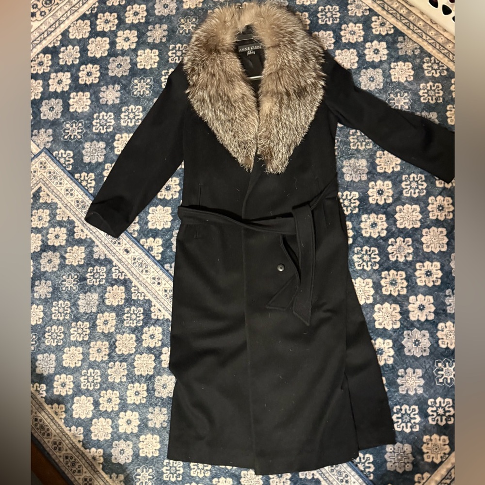Anne Klein 100% Wool Size 10 - Beautiful Faux Fur